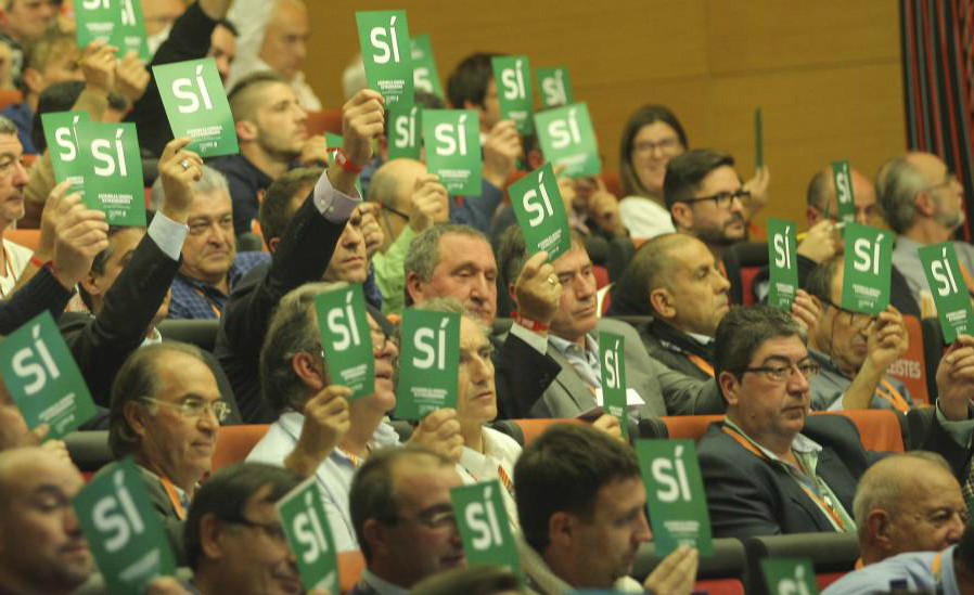 400 clubs catalans de futbol desitgen que aquesta imatge passi al arxiu i desitgen 'Vot secret'. La Federació passa // FOTO: Alex Gallardo