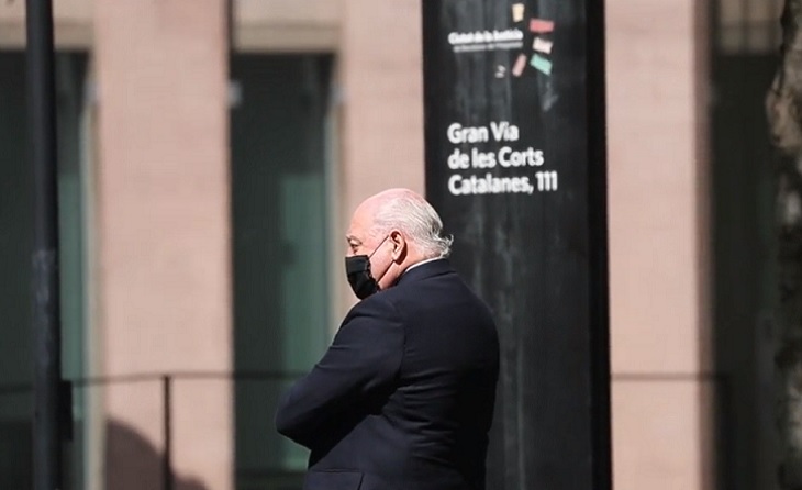 El president de la Federació Catalana de futbol, Joan Soteras, als jutgats de L'Hospitalet // FOTO: Captura Mundo Deportivo