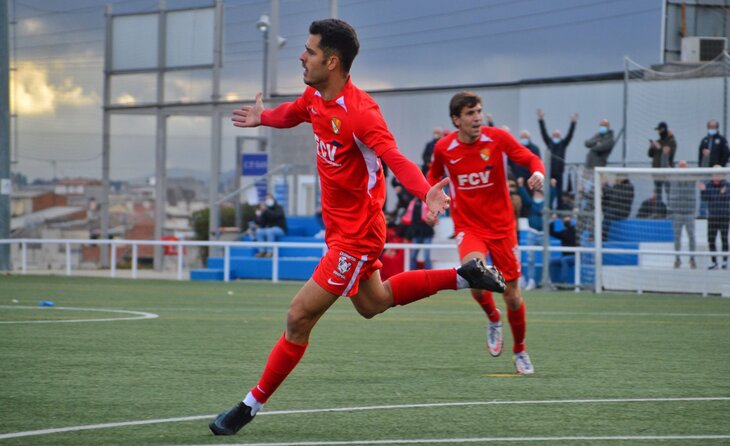 Aythami Perera celebrant un dels tres gols que van valer una victòria important davant el Prat // FOTO: Terrassa FC