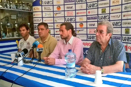 Edu Vílchez (segon per l'esquerra), a la seva presentació com a entrenador de la UE Figueres // FOTO: uefigueres.cat