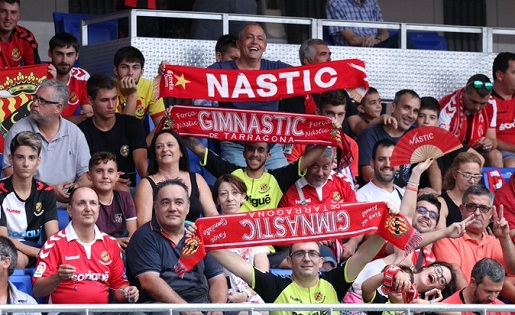 Mai fallen. La afició grana sempre està al costat del seu equip // FOTO: Nàstic