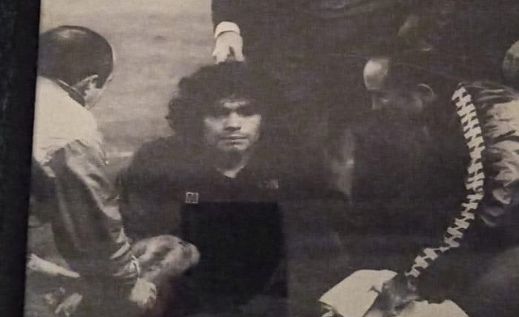 
Un altre moment esgarrifós en la història del FC Barcelona a la lesió de Maradona un 13 de diciembre de 1981 // FOTO: Arxiu J.L.