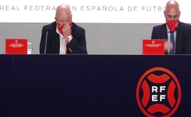 El president de la FCF, Joan Soteras, no va parlar sinó que es va limitar a escoltar // FOTO: RFEF