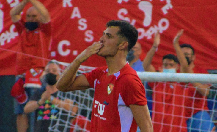 El canari Aythami ha arribat amb el gol a les seves cames per a alegria de l'equip egarenc // FOTO: Terrassa FC