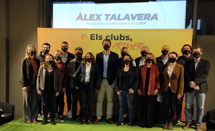 Àlex Talavera, precandidat a la presidència de la FCF, al costat del seu equip de col·laboradors // FOTO: futbolcatalunya