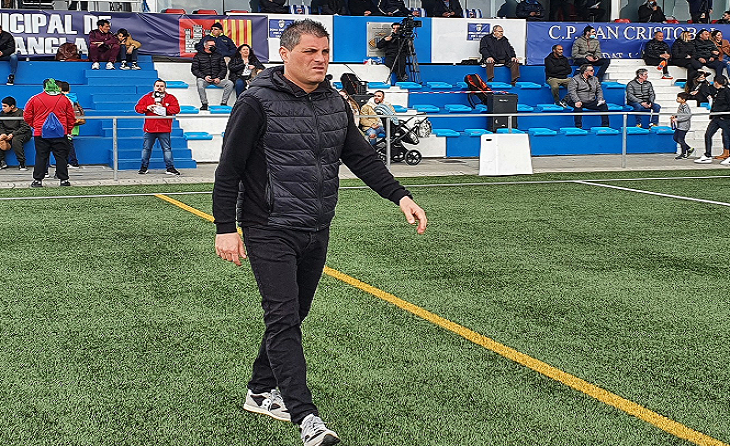 Gran feina de l'entrenador Oliver Ballabriga al capdavant del CP San Cristóbal // FOTO: Jordi Mestres