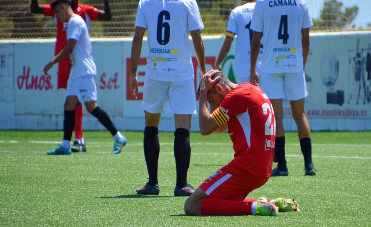 El gest de Josu pot representar a la perfecció la situació dels equips catalans // FOTO: Terrassa FC
