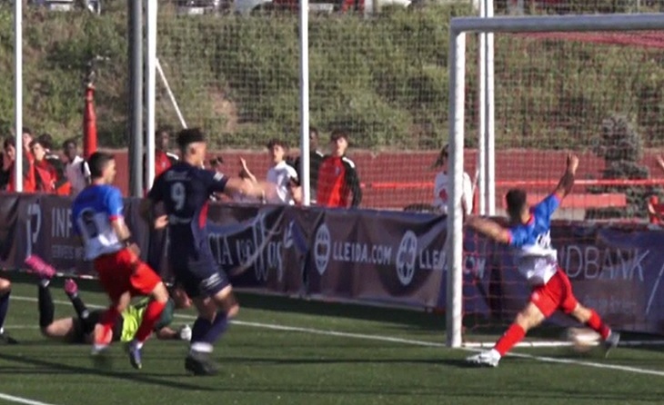 L'At. Lleida va aconseguir el seu ùnico gol en el minut 19' gràcies a Farré // FOTO. Captura TV Lleida