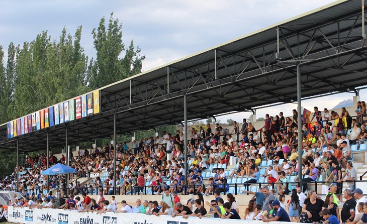 El Municipal de Sendera va reunir més de 5.000 espectadors a les graderies // FOTO: Santi Caseiro i Arnedo