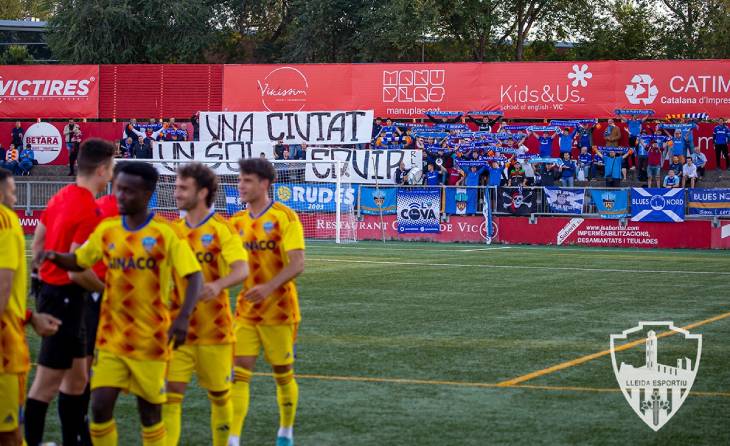 El partit de la primera volta va tenir accions reivindicatives per part de l'afició del Lleida Esportiu // FOTO: Jordi Echevarria
