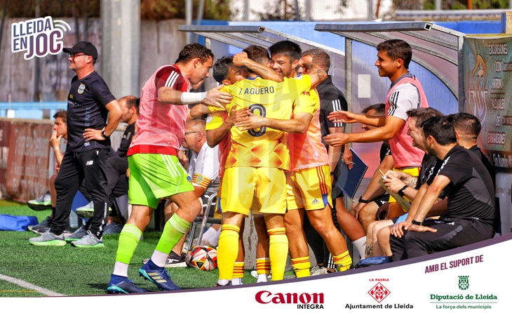 Abraçada molt merescuda per a Juan Cruz Agüero pels seus dos gols davant l'Andratx // FOTO: @Jordieche_Foto