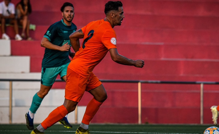 El Badalona Futur va jugar el seu primer partit de pretemporada aquest diumenge davant la UE Rubí // FOTO: Eric Sales