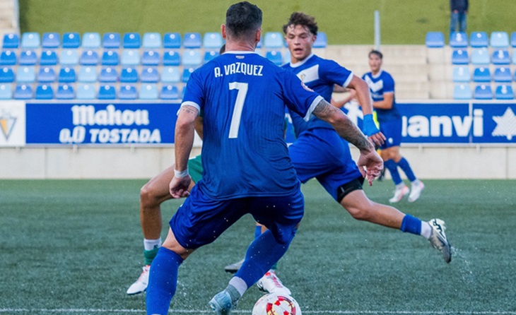 El gran Alvaro Vázquez arriba a Badalona i repeteix gol // FOTO. CF Badalona