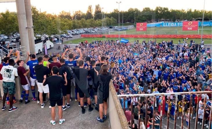 La comunió entre aficionats blaus i equip és extraordinària // FOTO: CF Lleida