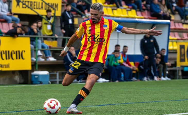 Als seus 34 anys, Josu combina ser futbolista, entrenador i 'creador' (aviat parlarà del Space futbol) // FOTO: UESA