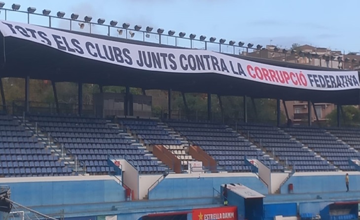 Més clar, impossible: 'Tots els clubs junts contra la corrupció federativa'. Ho diu la FE Grama // FOTO: FEG