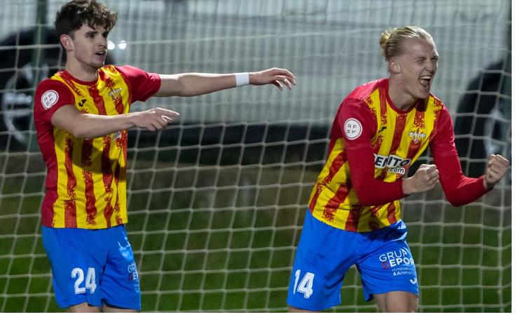 Ivan Sánchez i Camaño celebren un gol a la Copa Catalunya 2024-2025 // FOTO. UE Tona