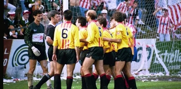 Sabem que és una imatge que fa mal per a la UE Sant Andreu però la història no podrà esborrar mai un llunyà 28 de juny del 92 i al gran Calderé amb el Japón Sevilla a Lugo // FOTO: Arxiu