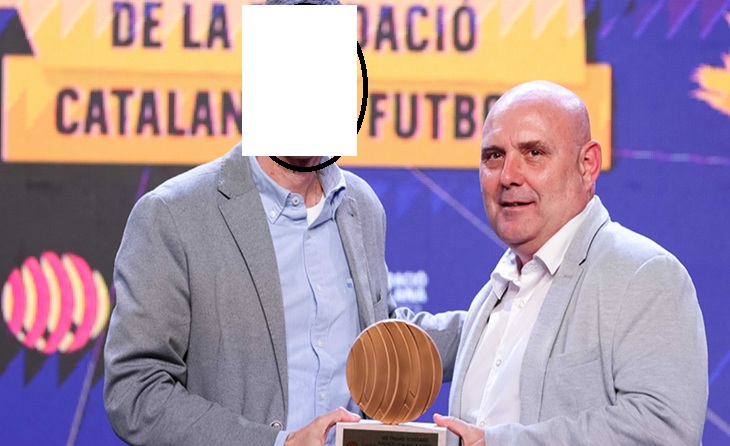 Ningú sembla el millor indicat a la Catalana per a lliurar un Premi d'Ètica que el director Calle, per descomptat // FOTO: FCF