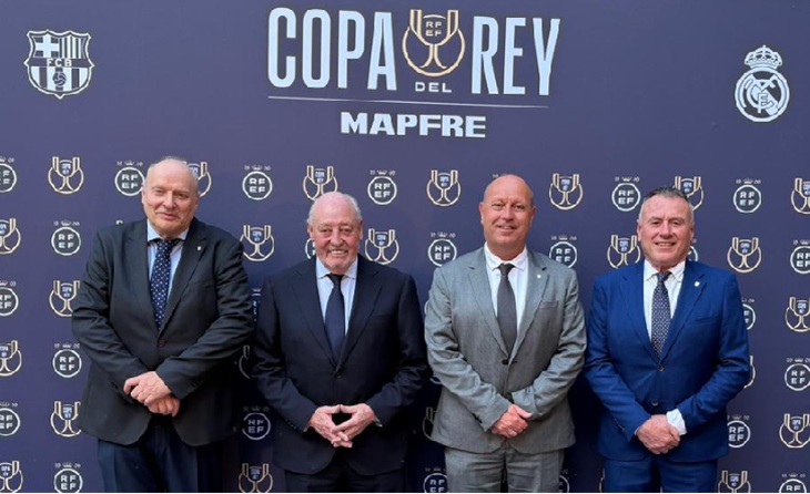 Aquesta va ser la gran representació del futbol catalá en la final de la Copa del Rei de Sevilla. No la van publicar en cap lloc excepte en el twitt personal del vicepresident Bonet // FOTO: Teitter J.B.