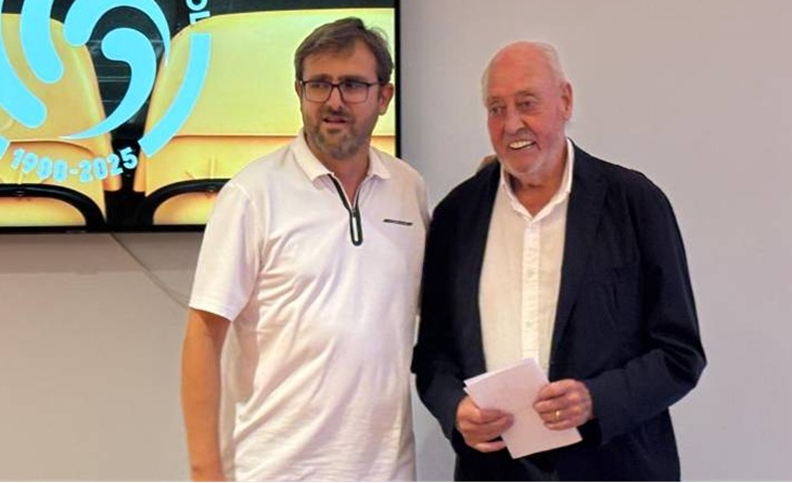 'Mossèn' Espasa, superdelegat de Lleida, no va obrir la boca davant del seu cap // FOTO: FCF