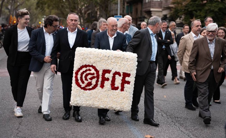 Aquí ho tenen (tercer per l'esquerra), Luis Quiñonero, sempre content com a representant de la Catalana // FOTO: FCF