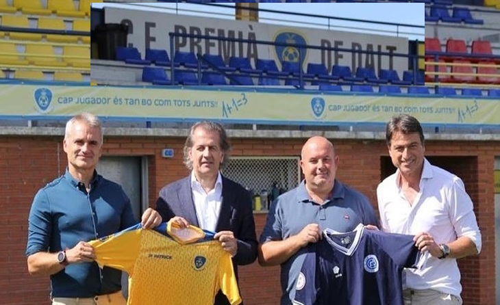 Eren altres temps: setembre del 2024. El president del Vilassar de Dalt -(segon a la dreta)- signava amb el llavors president del Badalona Futur, Toni Freixa // FOTO: CFBF