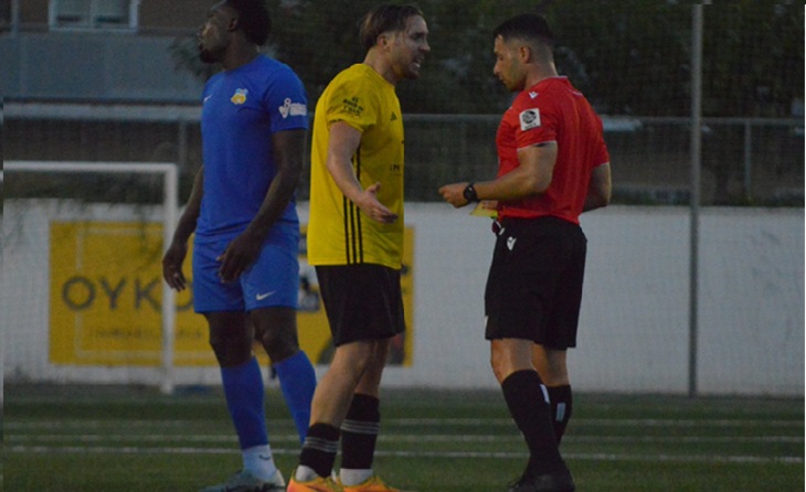 Aquesta vermella al crack de la 'Coope', David Toro, li impedirà estar amb la 'Coope' durant 4 partits // FOTO: Vilafranca
