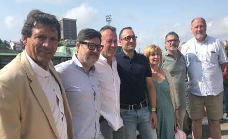 Luis Mijoler, el president de la comissió d'esports, entre l'exvicepresident Juanjo Isern i l'actual Quiñonero // FOTO: FCF