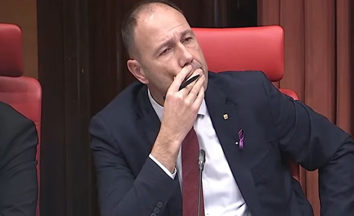 Berni Álvarez, Conseller d'Esports de la Generalitat, va donar la cara al Parlament de Catalunya // FOTO: Captura Parlament