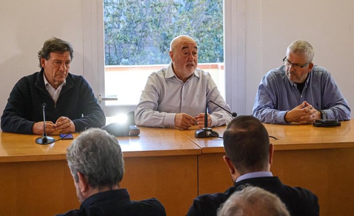 Juanjo Isern, Antonio Morales i José Centeno van presidir l'acte davant dels clubs del Barcelonès Nord // FOTO: Raúl Monje
