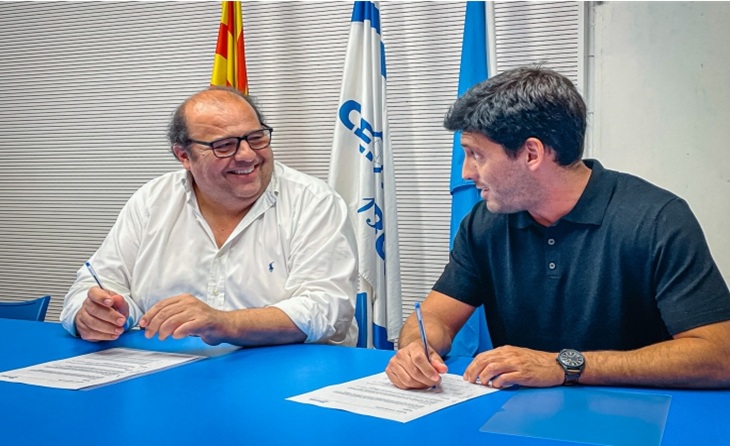 Signatura de patrocini amb l'empresa ISL que dirigeix ​​l'Àlex Isern // FOTO: CE Europa