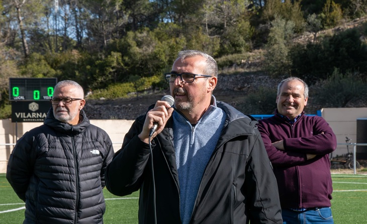 El delegat de l'Anoia de la FCF, el vilanovenc Paco Borrega, va estar en el camp, però no va trobar solucionis // FOTO: FCF