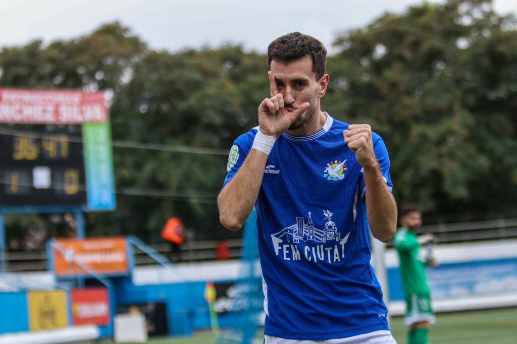 Primera temporada de Fran com a jugador de la FE Grama i té molt a prop el seu rècord d'onze gols de la passada temporada // FOTO: Raúl Monje