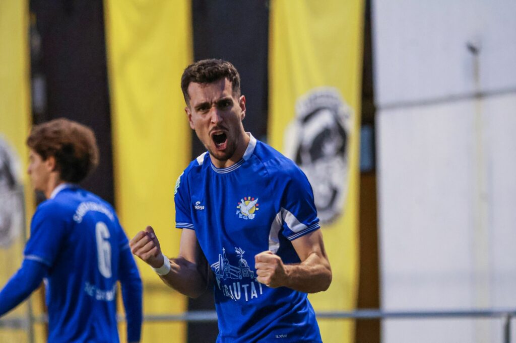 La participació del davanter gavanenc és clau per al present i futur dels colomencs // FOTO: Raúl Monje