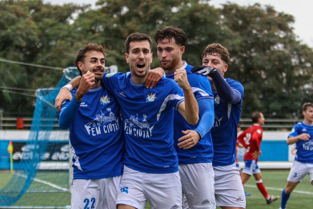 El desig del conjunt dirigit per Roberto Morales passa per aconseguir la promoció d'ascens a Segona Federació // FOTO: Raúl Monje