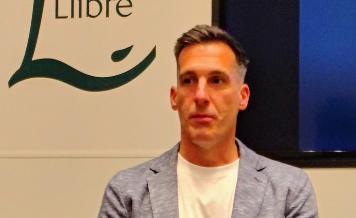L'excol·legiat lleidatà Xavi Estrada Fernández ha presentat el llibre 'El partit que no veus' // FOTO futbolcatalunya