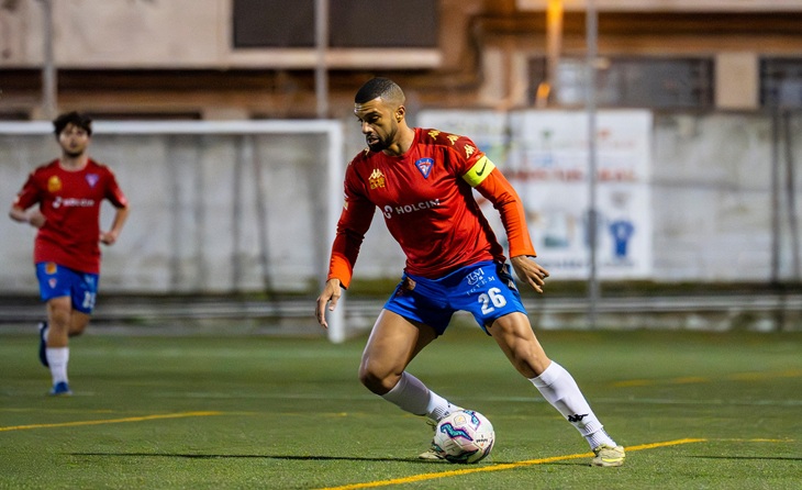 Omar, que també compagina la direcció esportiva de l'equip i la capitania, sap que l'objectiu és la permanència // FOTO: O.B.